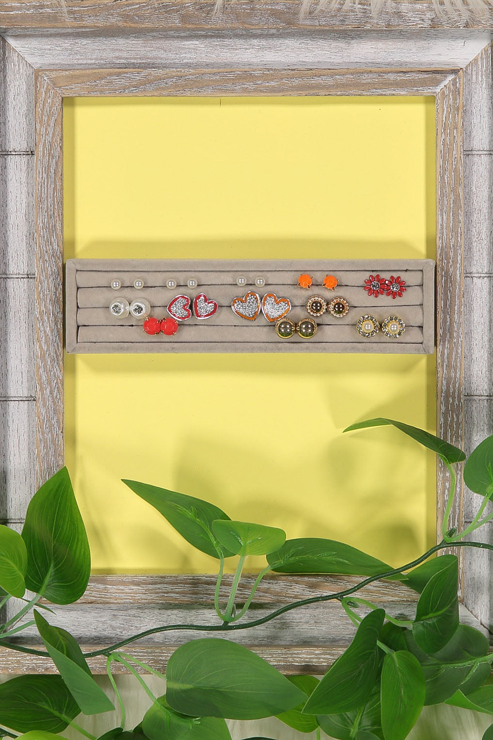 WOMEN'S ASSORTED COLORS & SHAPES EARRINGS