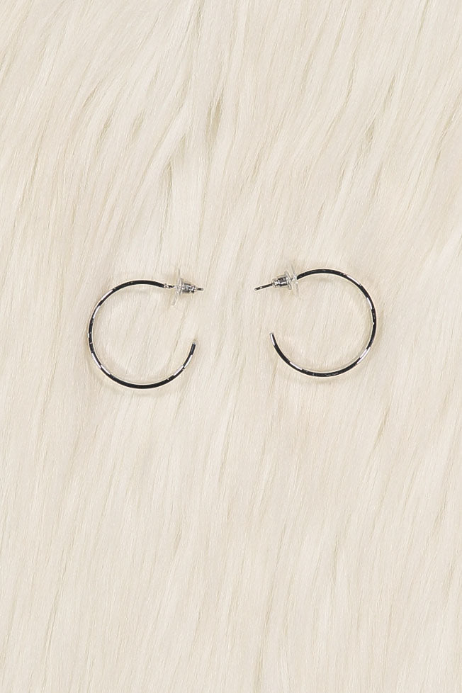 WOMEN'S HOOP EARRING