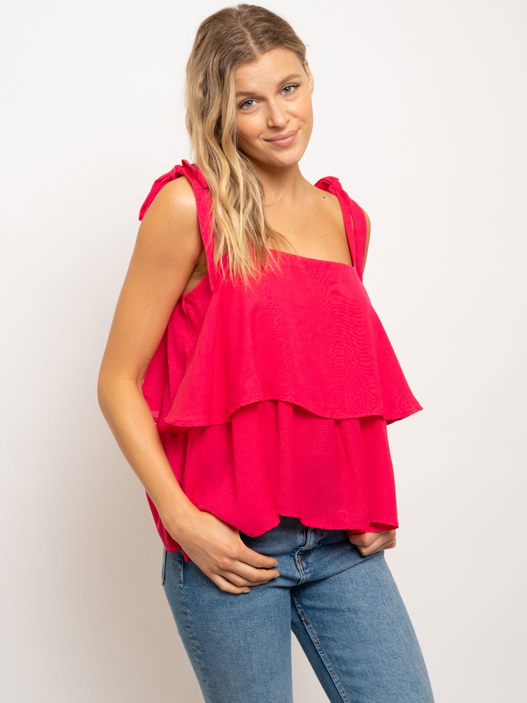 WOMEN'S RUFFLE SLEEVELESS TOP