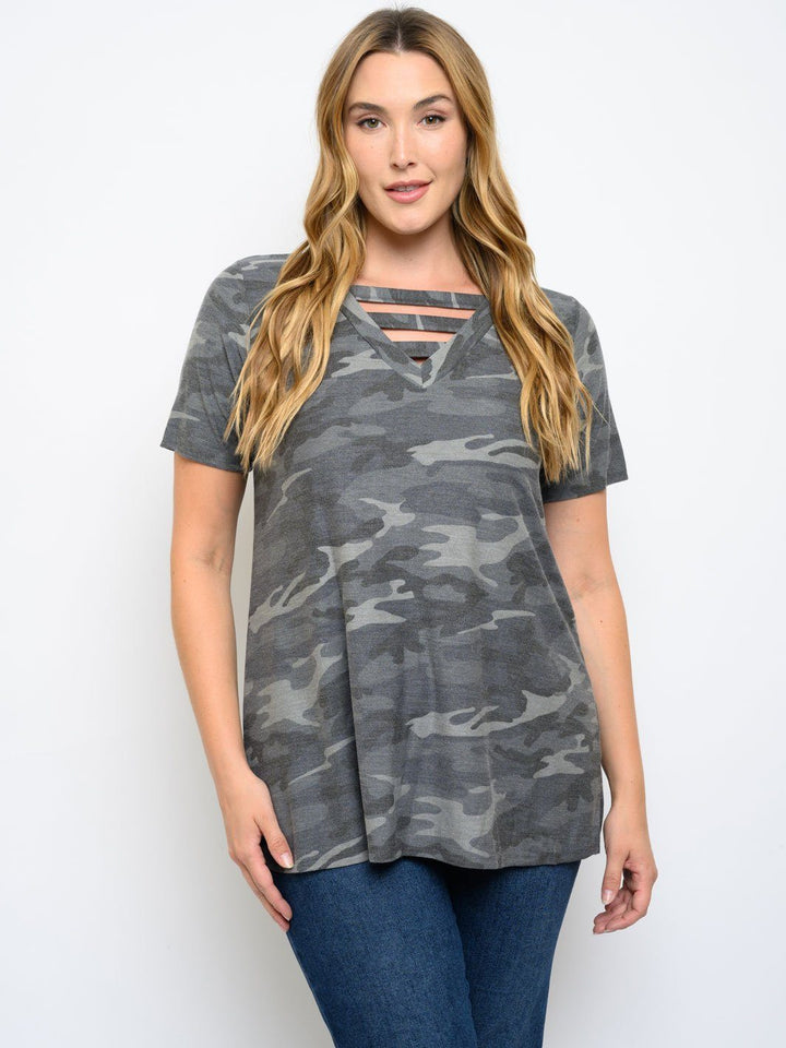 PLUS SIZE SHORT SLEEVE TUNIC CAMO PRINT TOP