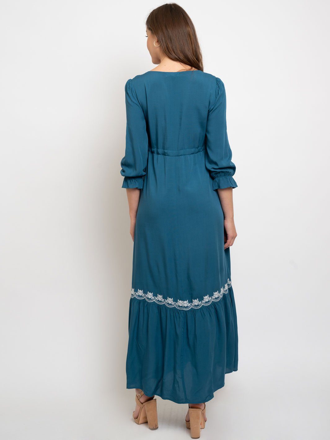 WOMEN'S SCALLOPED NECKLINE EMBROIDERY DETAIL MAXI DRESS