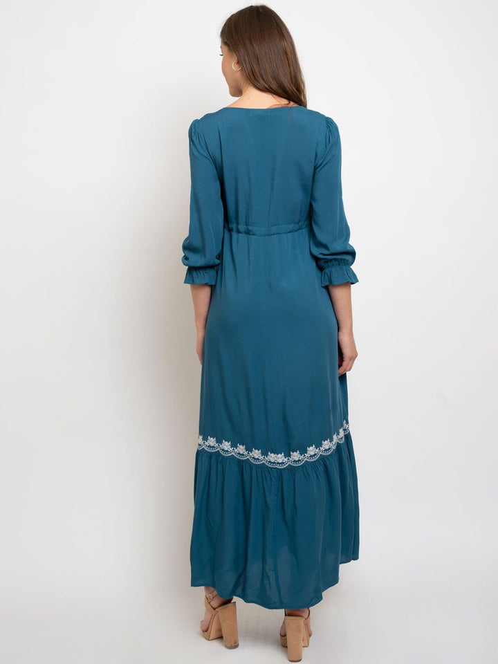 WOMEN'S SCALLOPED NECKLINE EMBROIDERY DETAIL MAXI DRESS