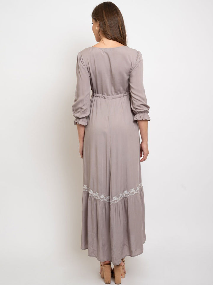 WOMEN'S SCALLOPED NECKLINE EMBROIDERY DETAIL MAXI DRESS