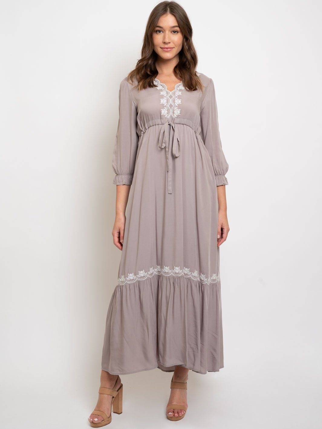 WOMEN'S SCALLOPED NECKLINE EMBROIDERY DETAIL MAXI DRESS