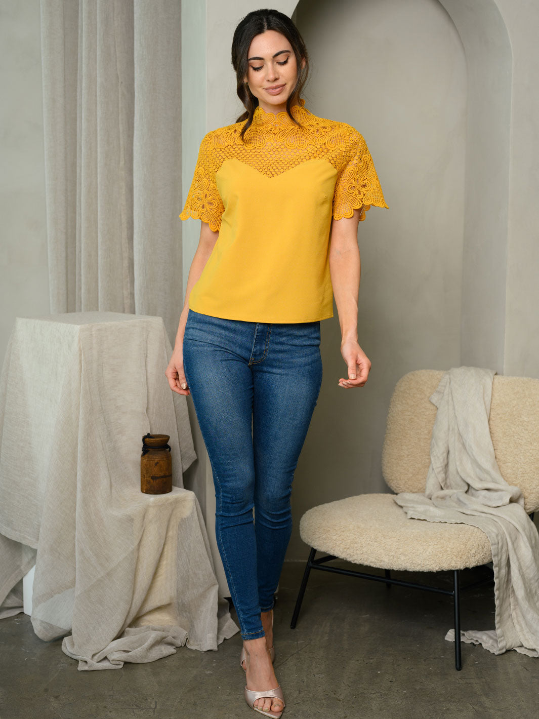 WOMEN'S SHORT SLEEVE LACE CREPE TOP