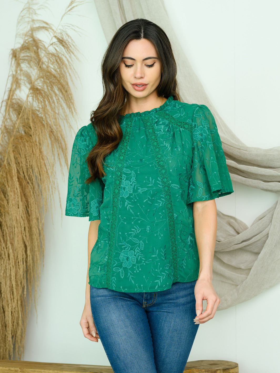 WOMEN'S SHORT SLEEVE LACE TRIMMED TOP
