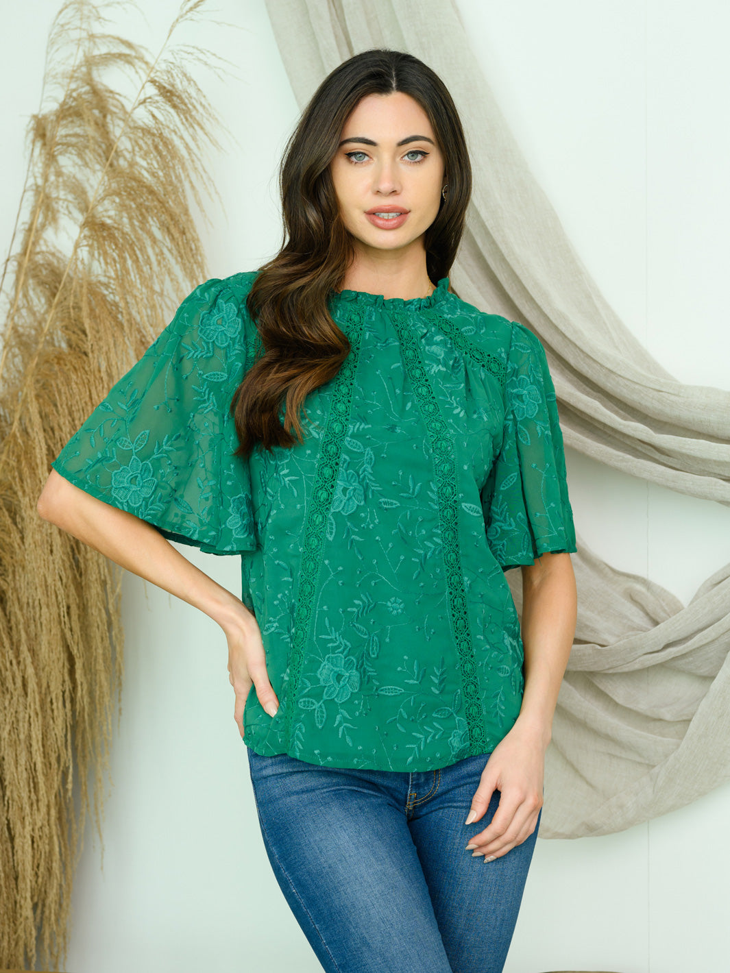 WOMEN'S SHORT SLEEVE LACE TRIMMED TOP