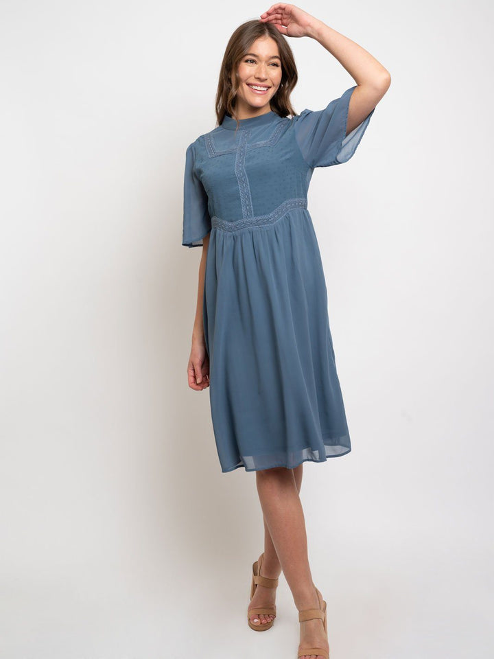 WOMEN'S MOCK NECK LACE DETAIL MIDI DRESS