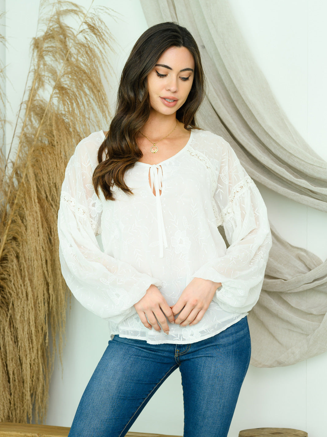 WOMEN'S LONG SLEEVE LACE TRIMMED EMBROIDERY TOP