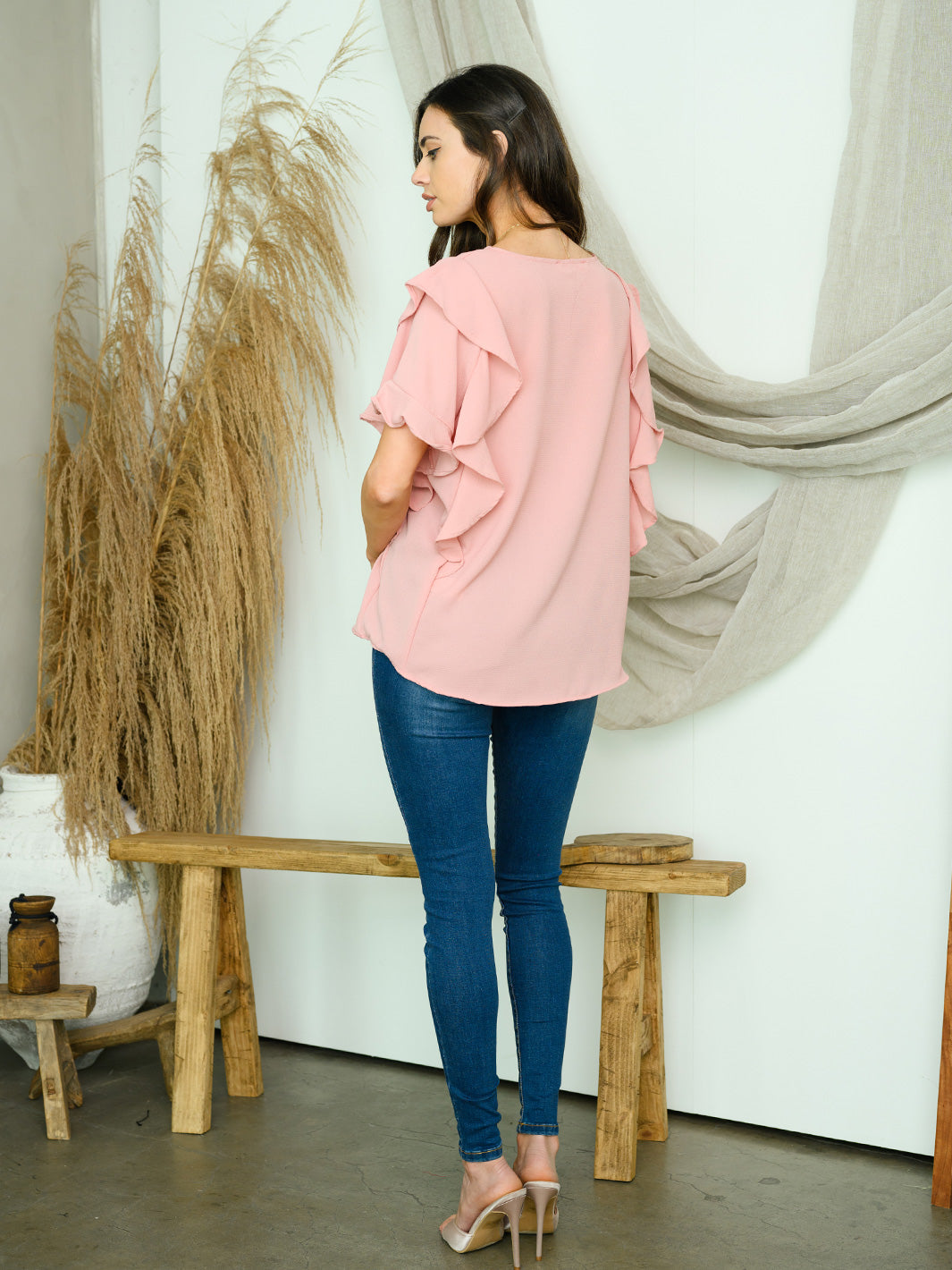 WOMEN'S SHORT SLEEVE RUFFLE TOP