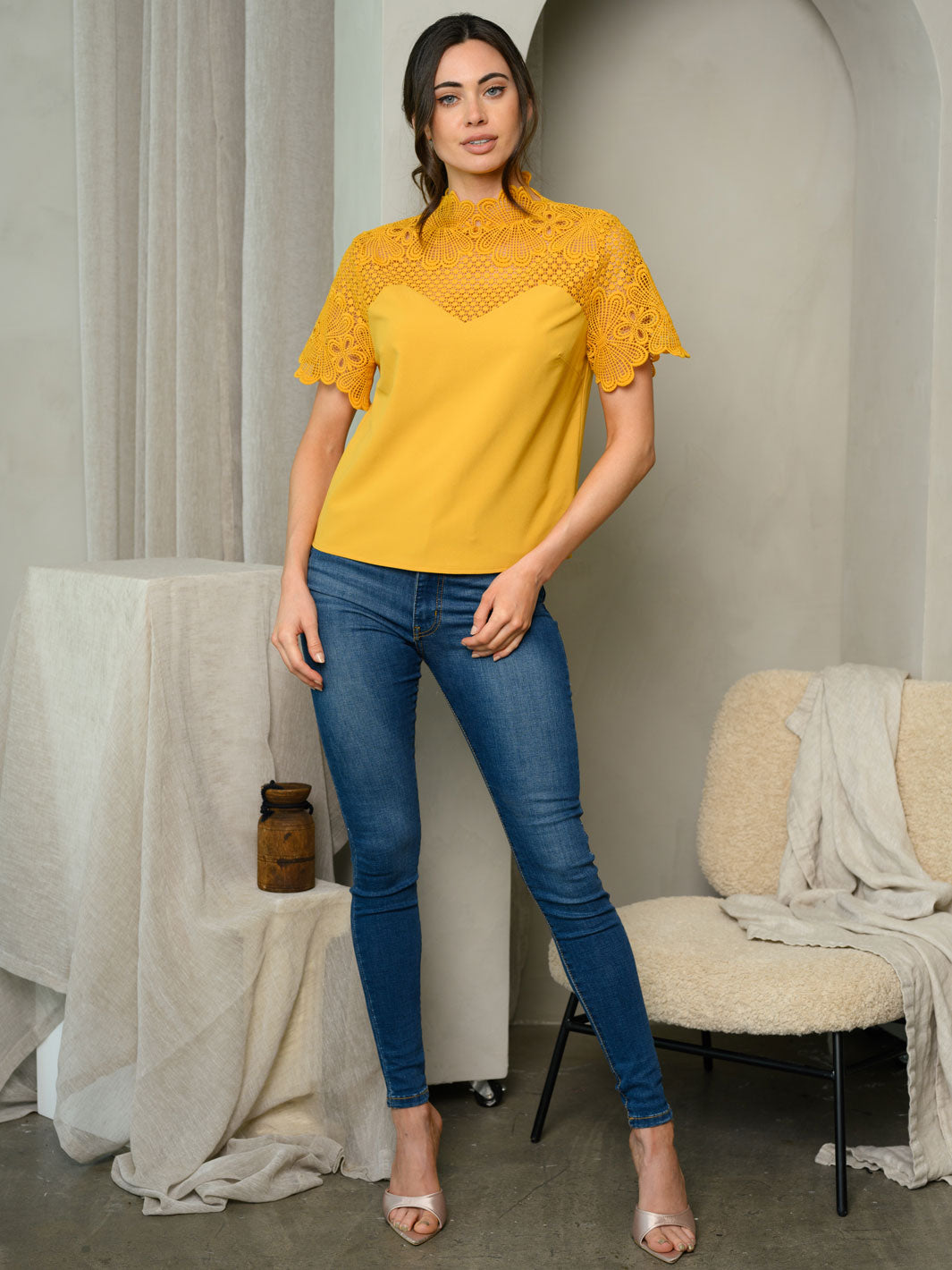 WOMEN'S SHORT SLEEVE LACE CREPE TOP
