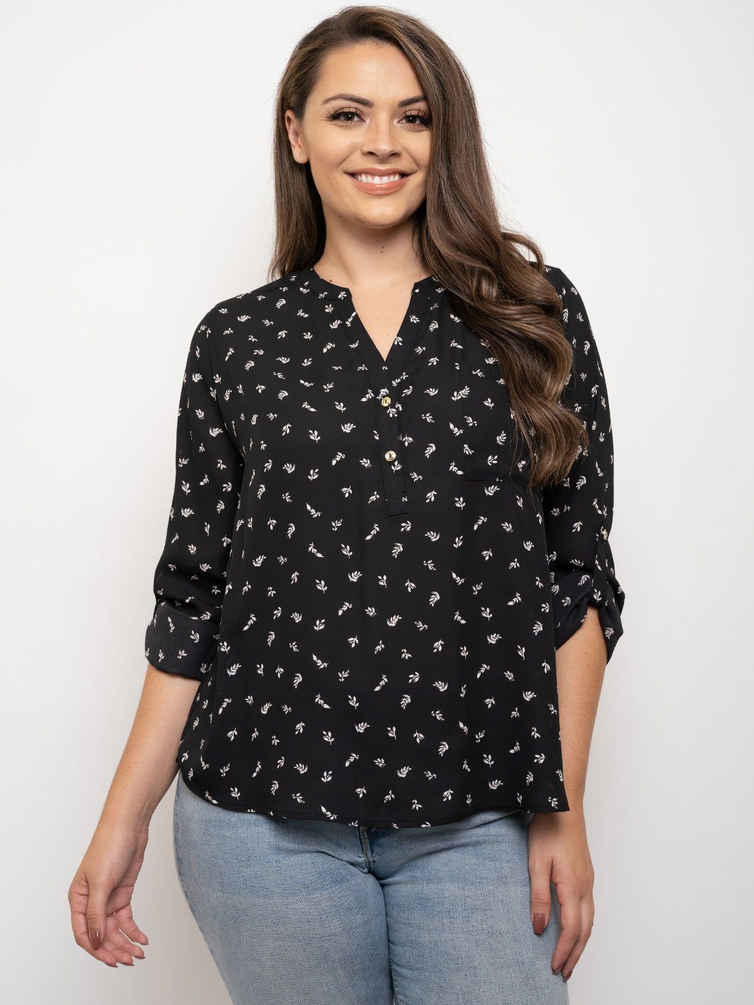 PLUS SIZE FLORAL V-NECK TOP