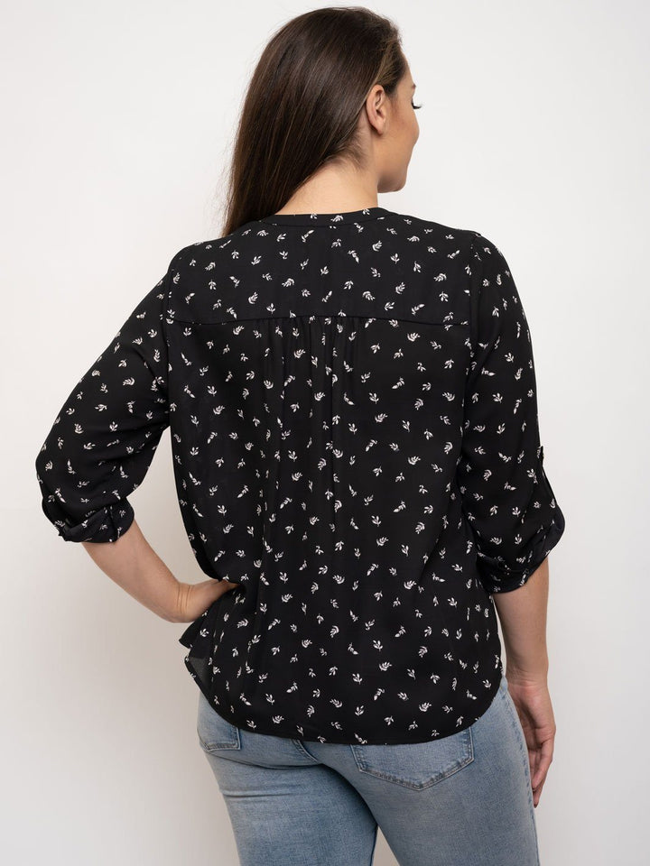 PLUS SIZE FLORAL V-NECK TOP