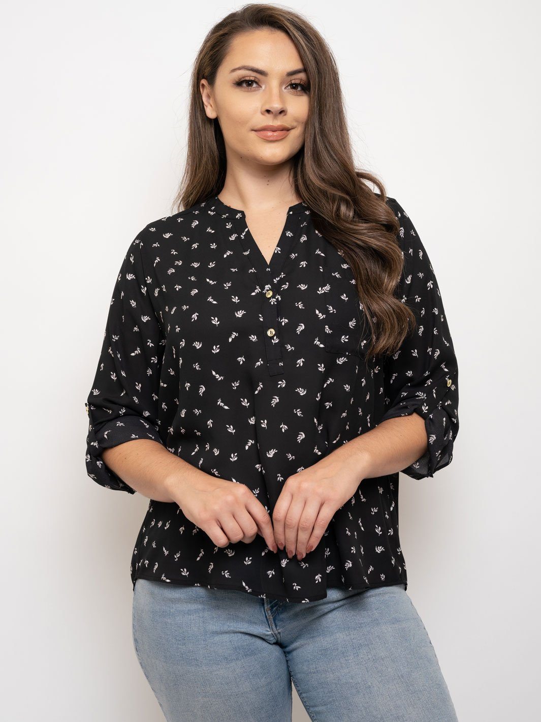PLUS SIZE FLORAL V-NECK TOP