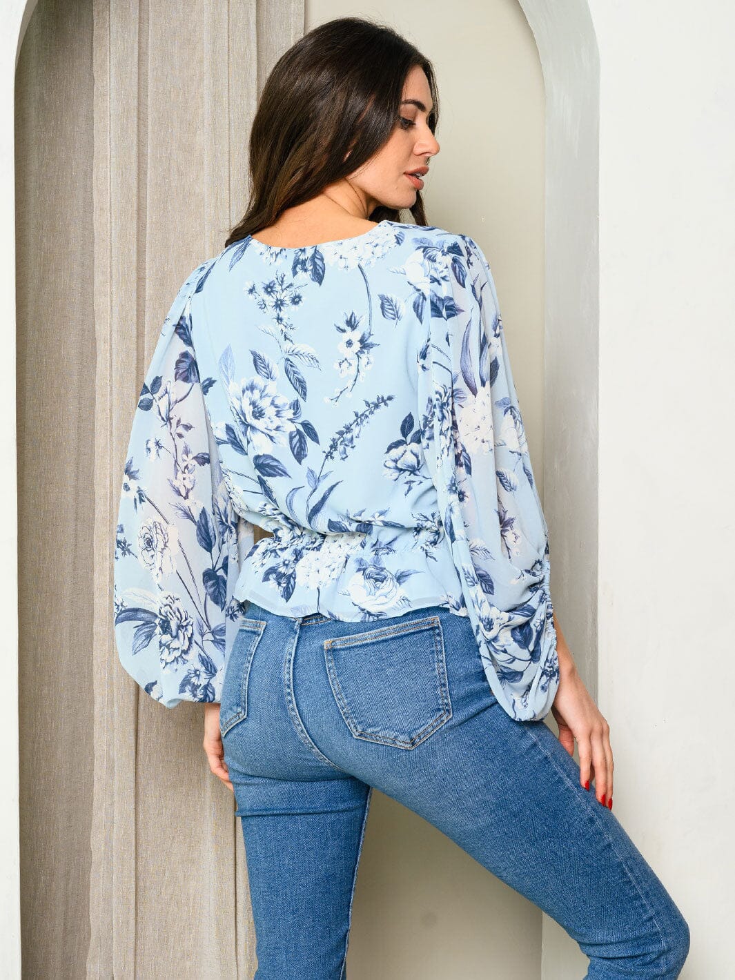 WOMEN'S 3/4 DRAPE SLEEVE V-NECK FLORAL TOP