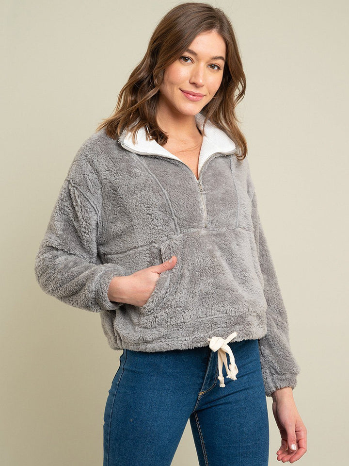 WOMEN'S POCKETED TEDDY SWEATSHIRT