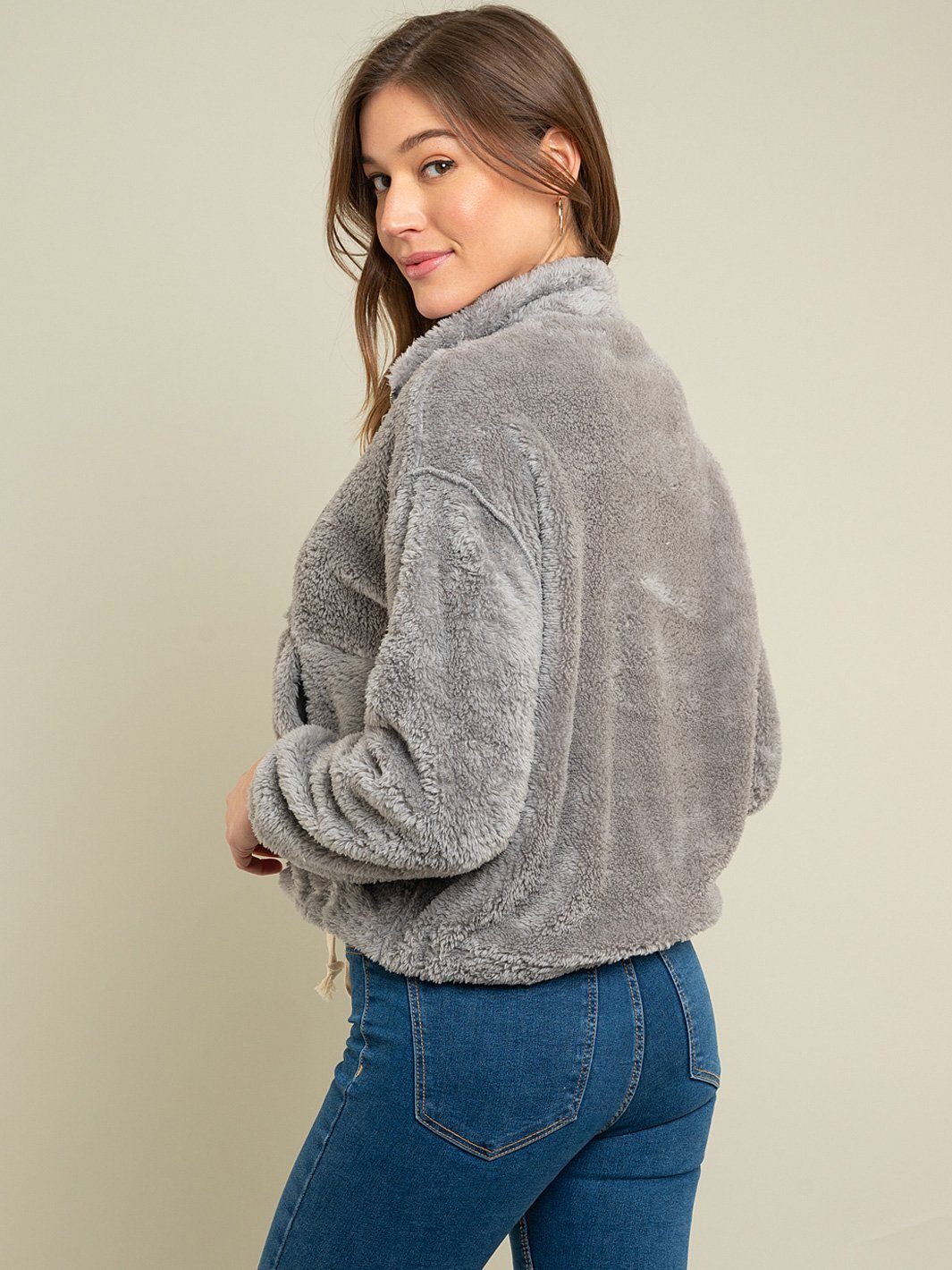 WOMEN'S POCKETED TEDDY SWEATSHIRT