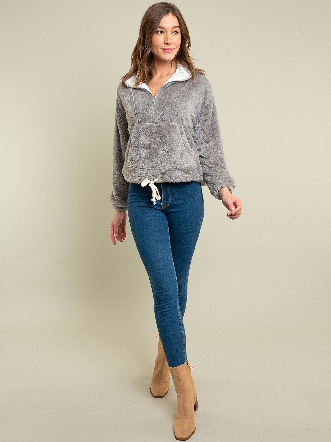 WOMEN'S POCKETED TEDDY SWEATSHIRT