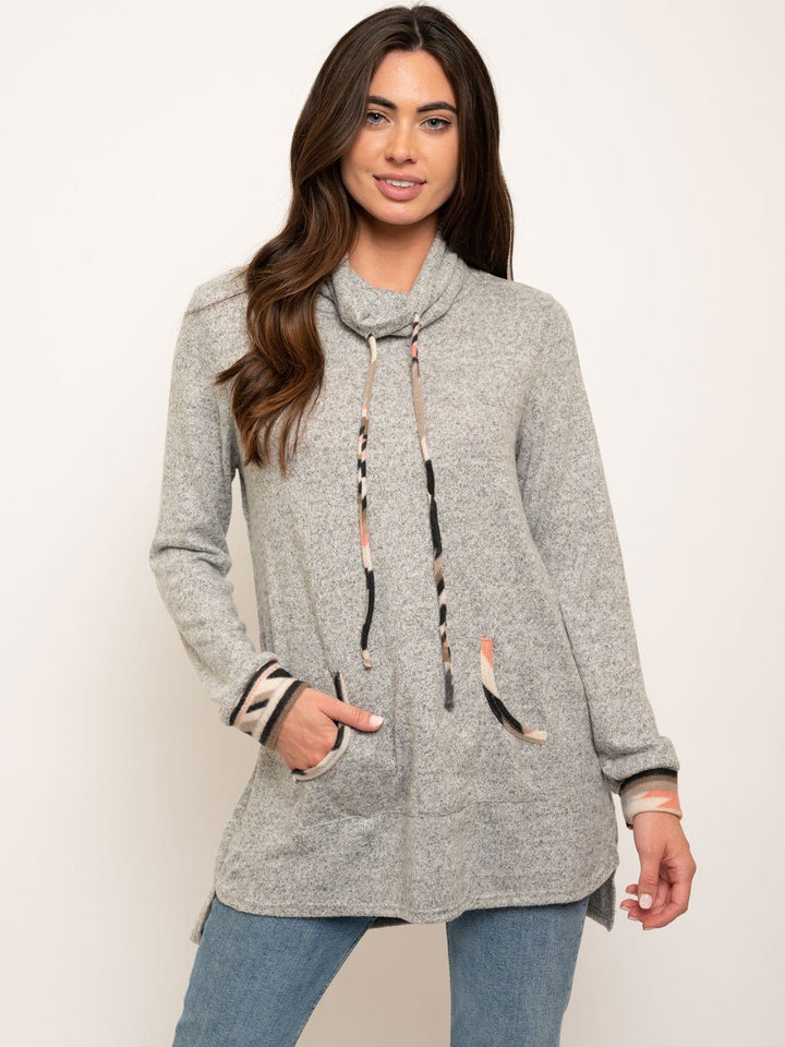 WOMEN'S LONG SLEEVE PRINT DETAIL TOP