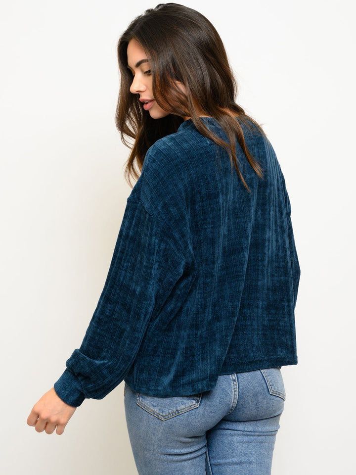 WOMEN'S LONG SLEEVE SWEATER