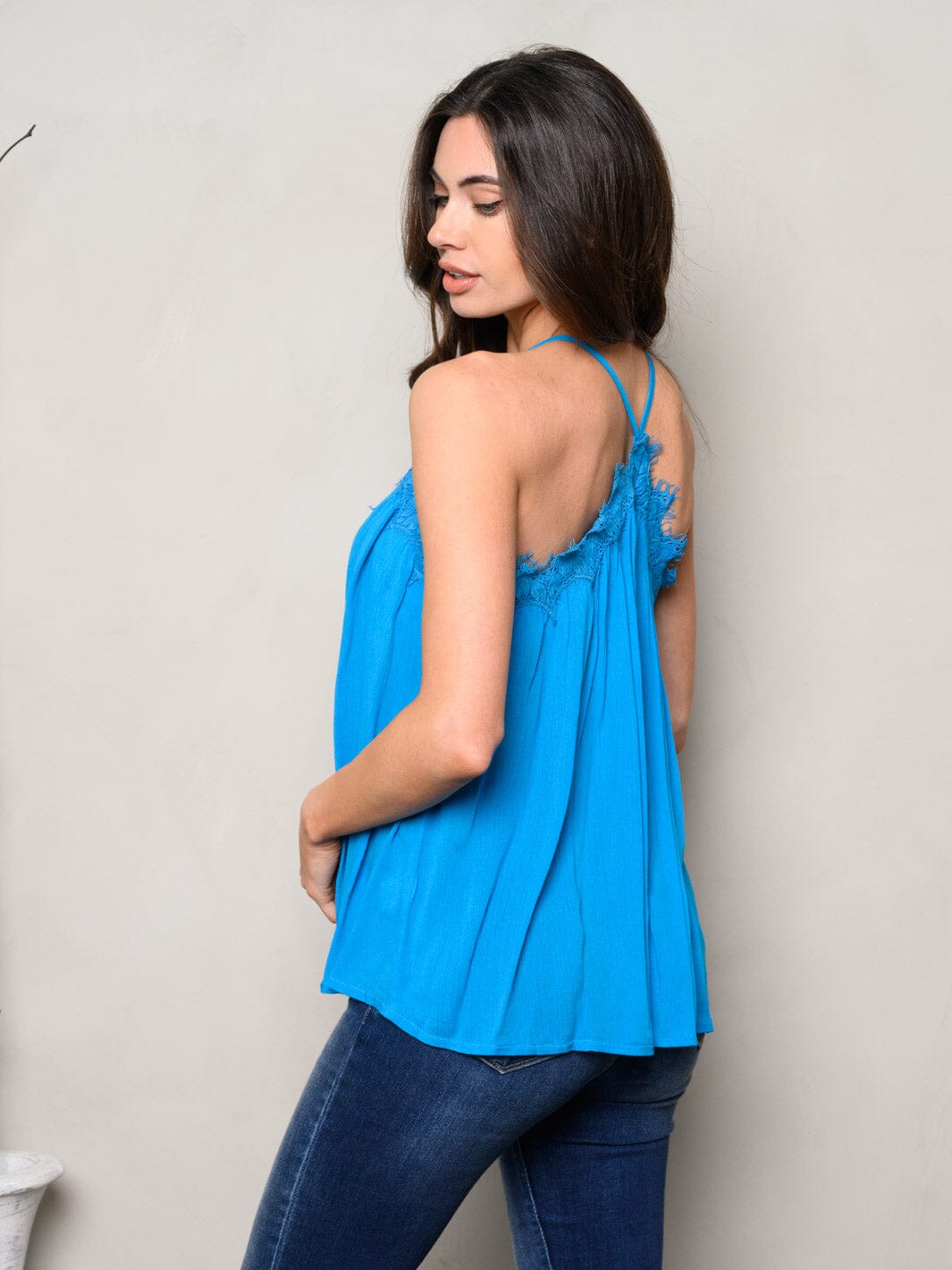 WOMEN'S SLEEVELESS SURPLICE LACE DETAILED TANK TOP