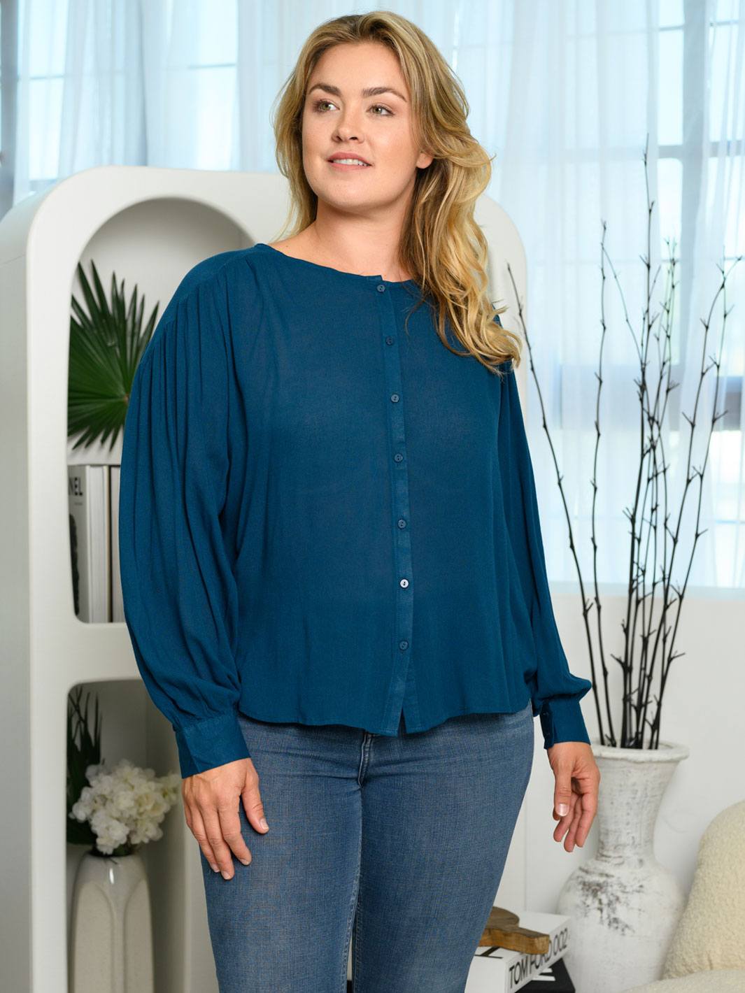 PLUS SIZE LONG SLEEVE BUTTON UP TUNIC TOP