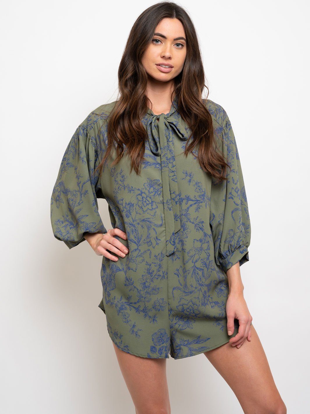 WOMEN'S FLORAL BUTTON UP NECK TIE ROMPER