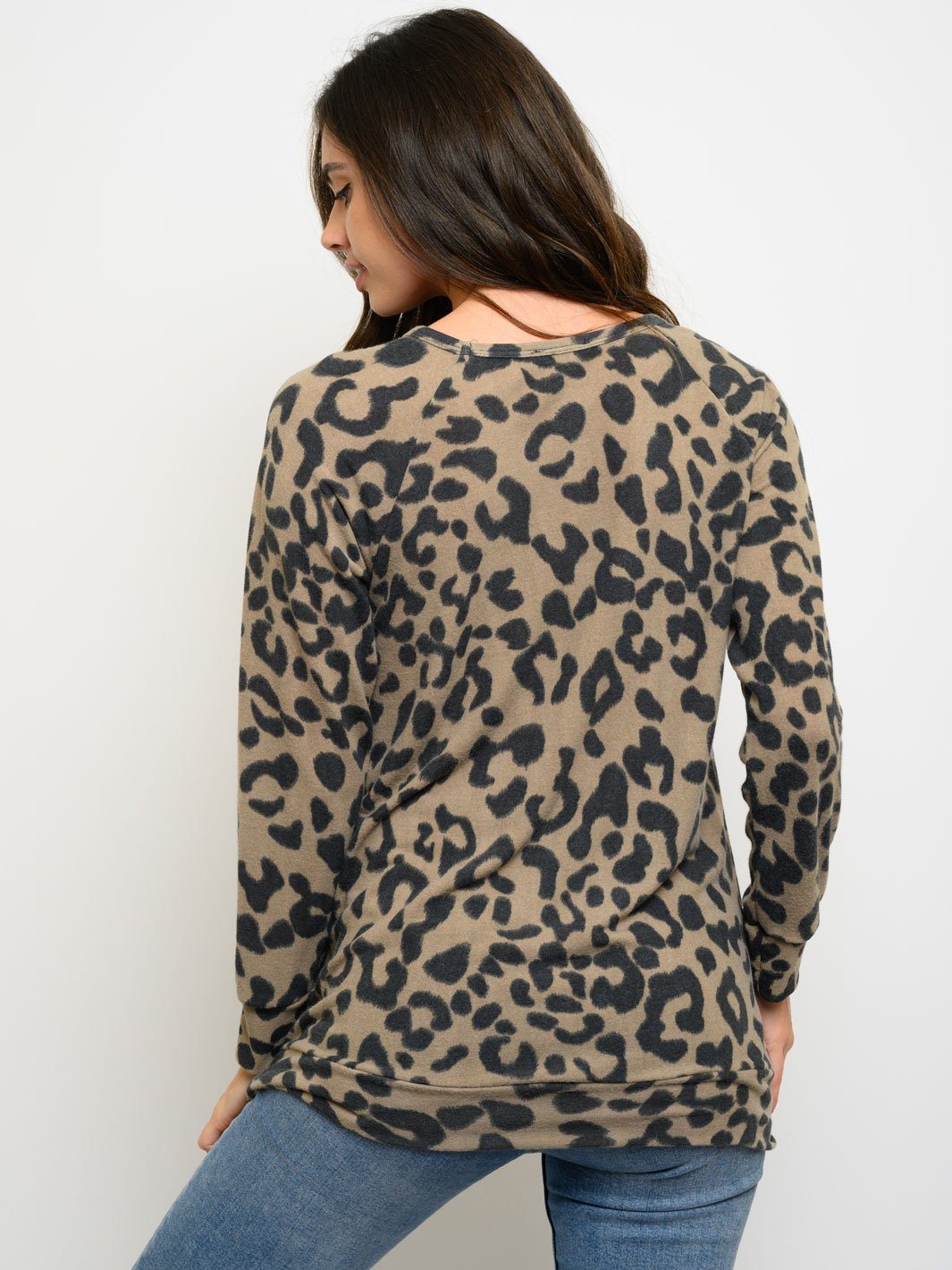 WOMEN'S ANIMAL PRINT LONG SLEEVE TOP
