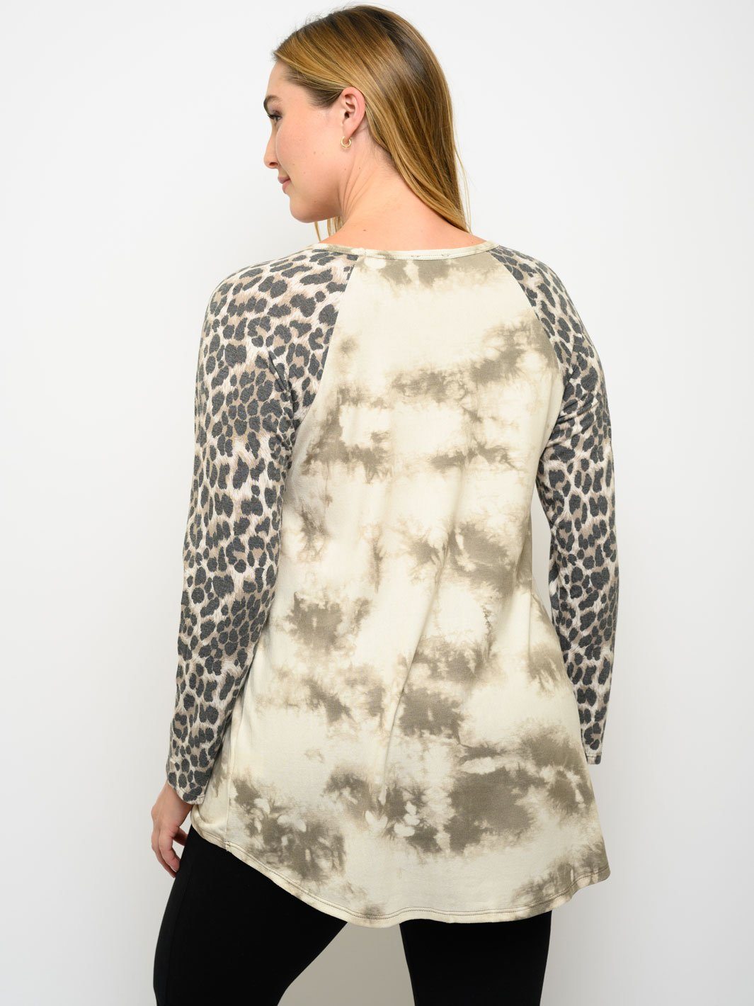 PLUS SIZE ANIMAL PRINT LONG SLEEVE TOP