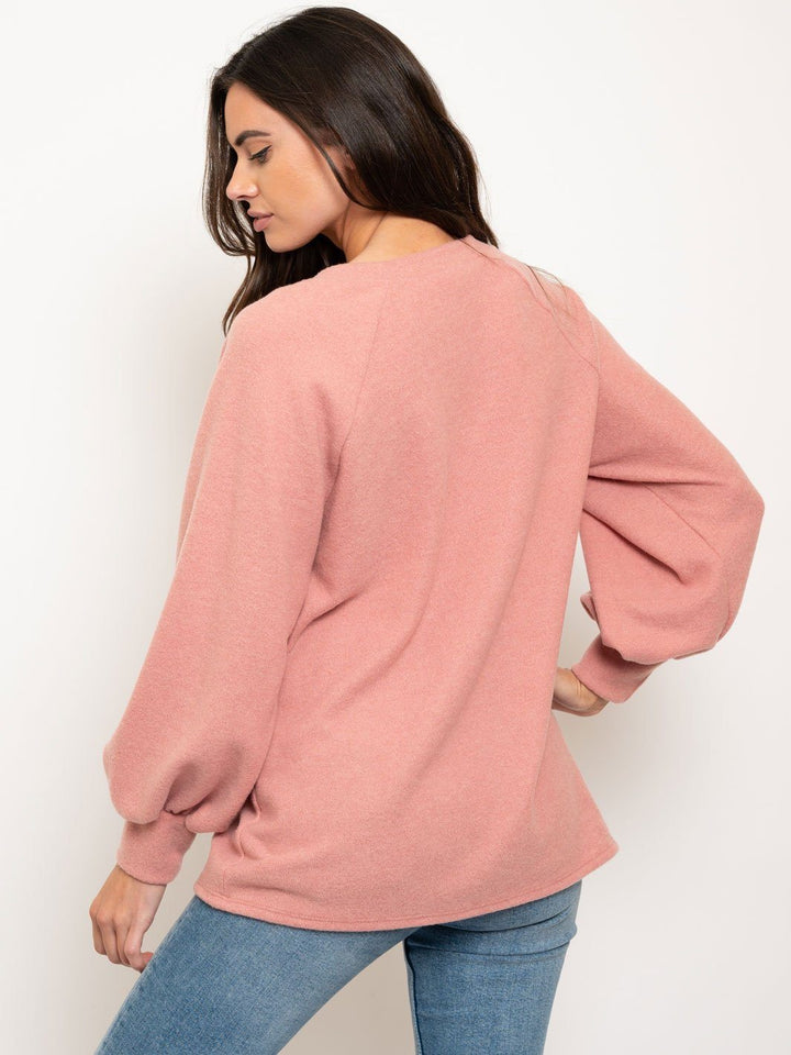 WOMEN'S LONG SLEEVE V-NECK TOP