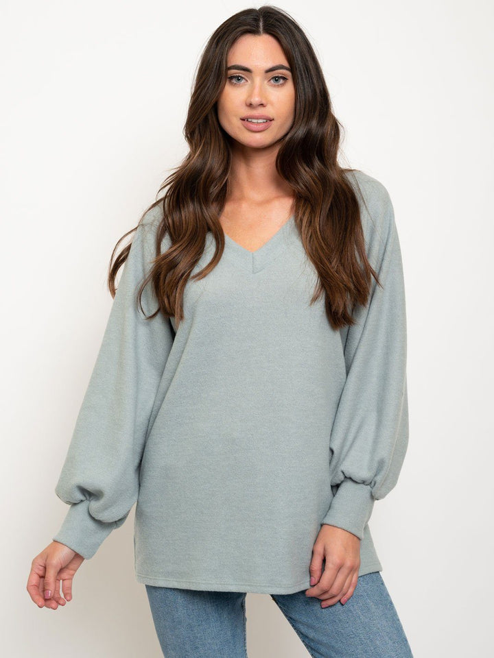 WOMEN'S LONG SLEEVE V-NECK TOP