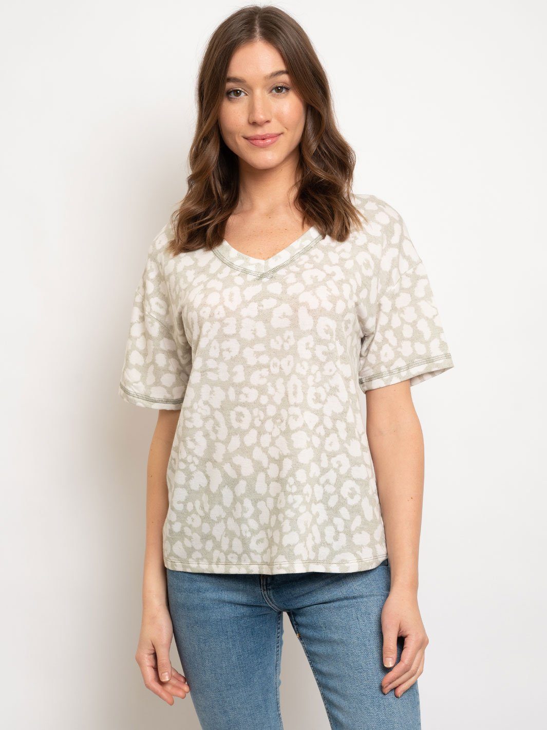 WOMEN'S V-NECK SHORT SLEEVE TOP