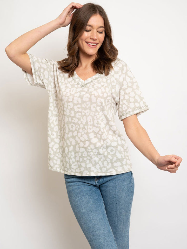 WOMEN'S V-NECK SHORT SLEEVE TOP