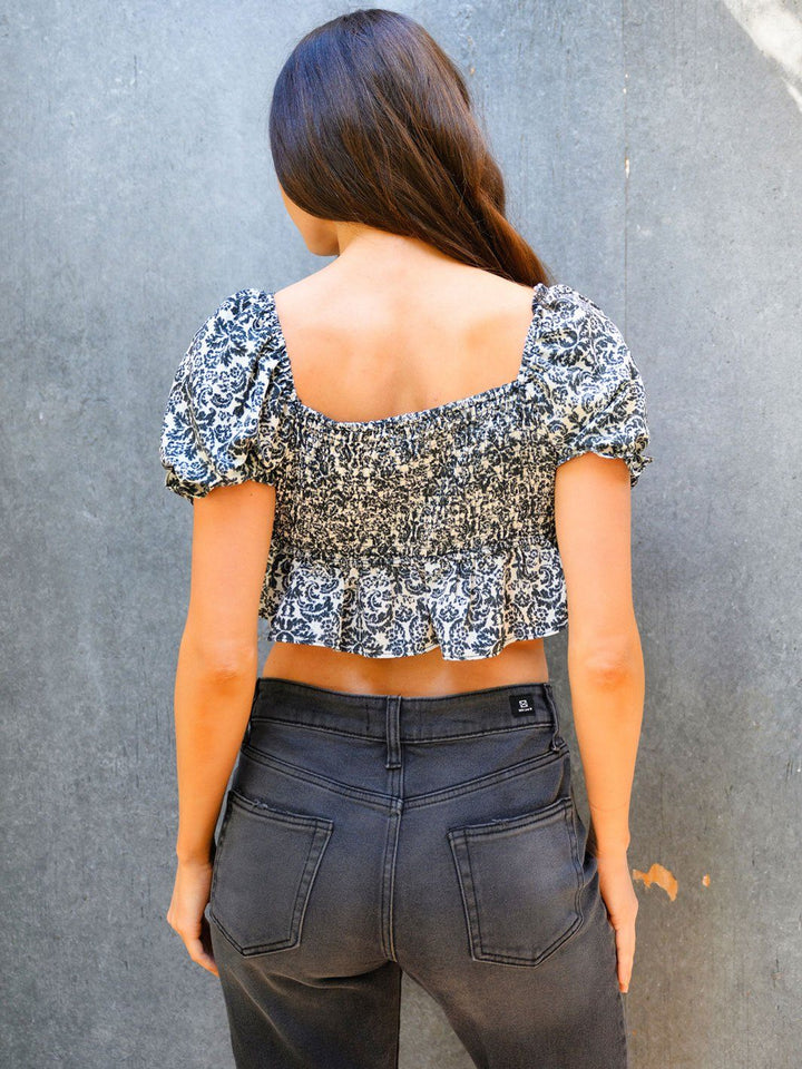 WOMEN'S FLORAL PRINT FRONT TIE RUFFLE HEM CROP TOP