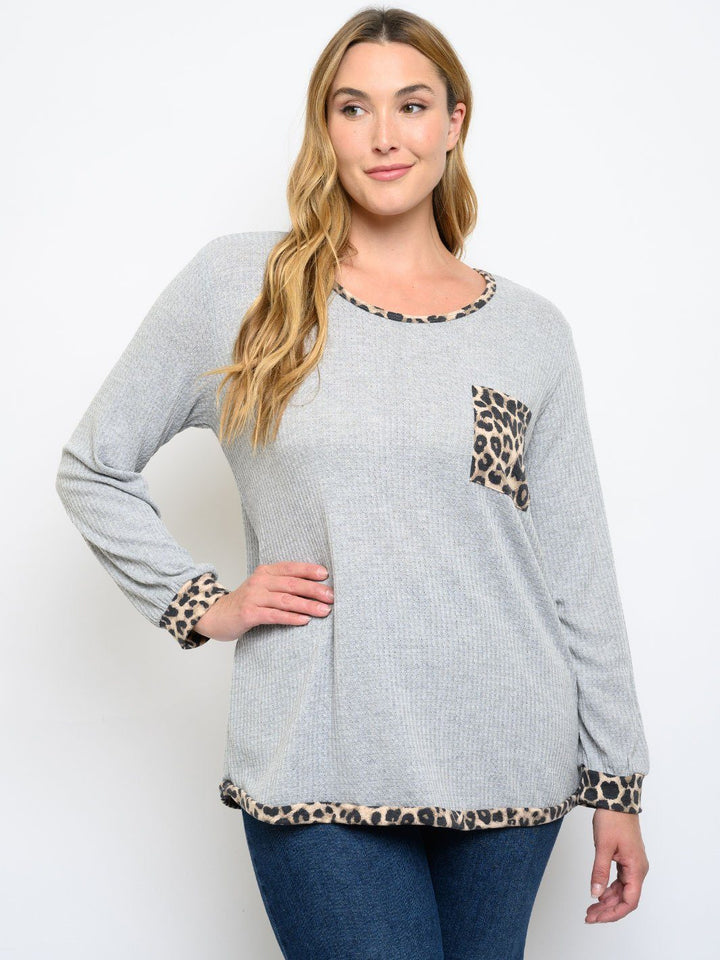PLUS SIZE ANIMAL PRINT FRONT POCKET LONG SLEEVE TOP