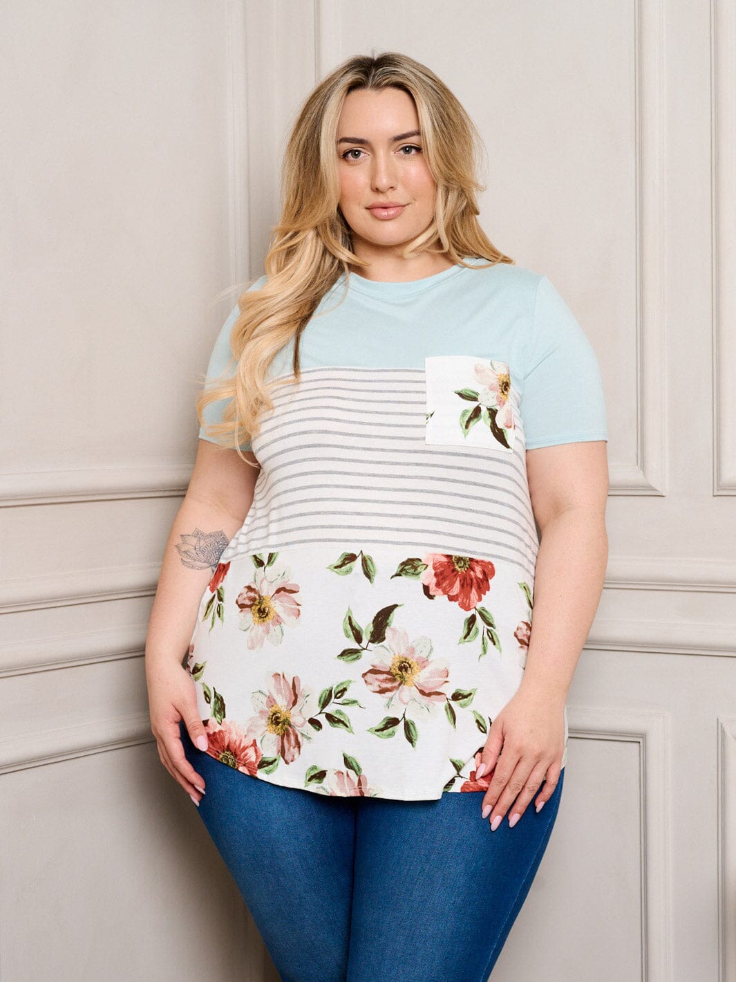 PLUS SIZE SHORT SLEEVE COLORBLOCK FRONT POCKET TOP