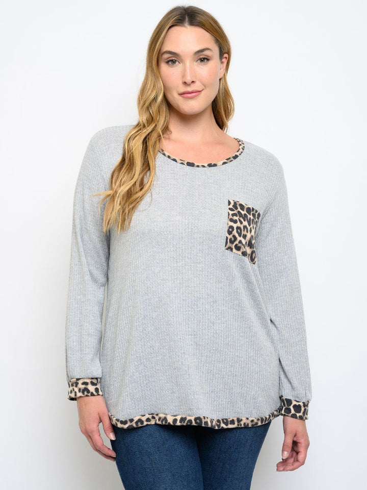PLUS SIZE ANIMAL PRINT FRONT POCKET LONG SLEEVE TOP