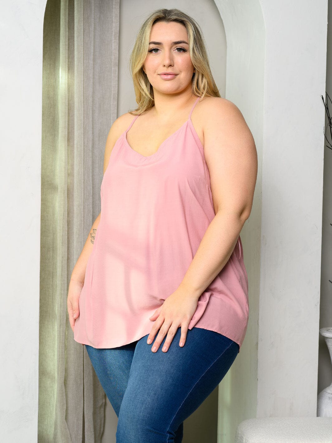 PLUS SIZE SLEEVELESS BACK DETAILED TANK TOP