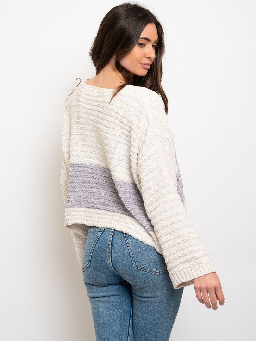WOMEN'S CREWNECK SWEATER