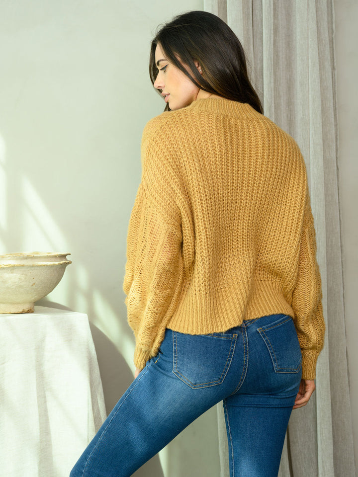 WOMEN'S LONG SLEEVE SCALLOPED KNIT SWEATER