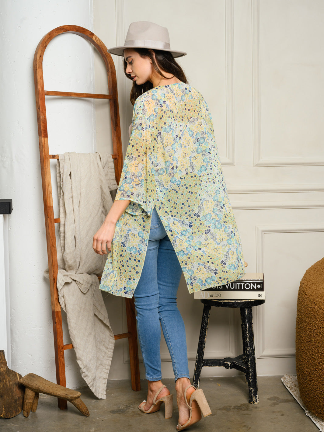 WOMEN'S SHORT SLEEVE FLORAL KIMONO
