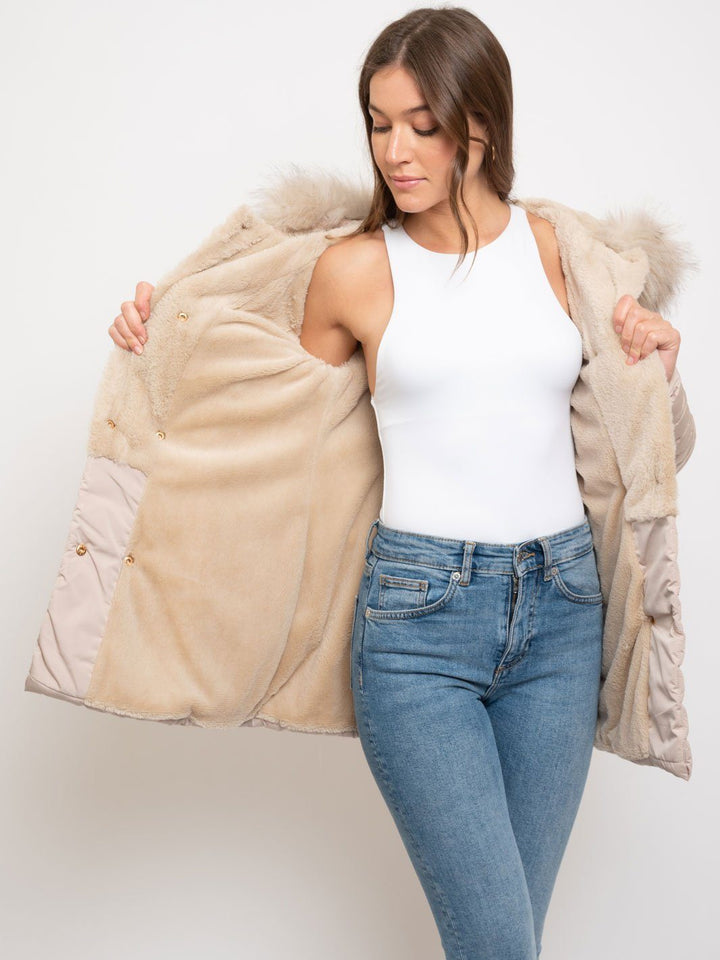 WOMEN'S MID LENGTH HOODED FAUX FUR LINED QUILTED COAT