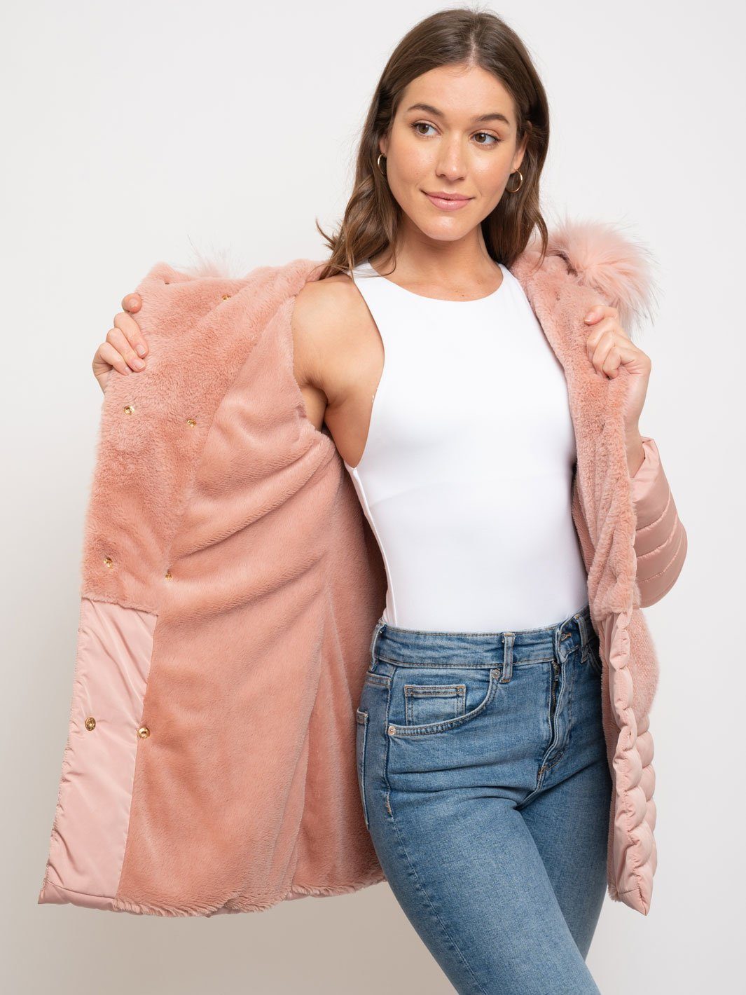 WOMEN'S MID LENGTH HOODED FAUX FUR LINED QUILTED COAT