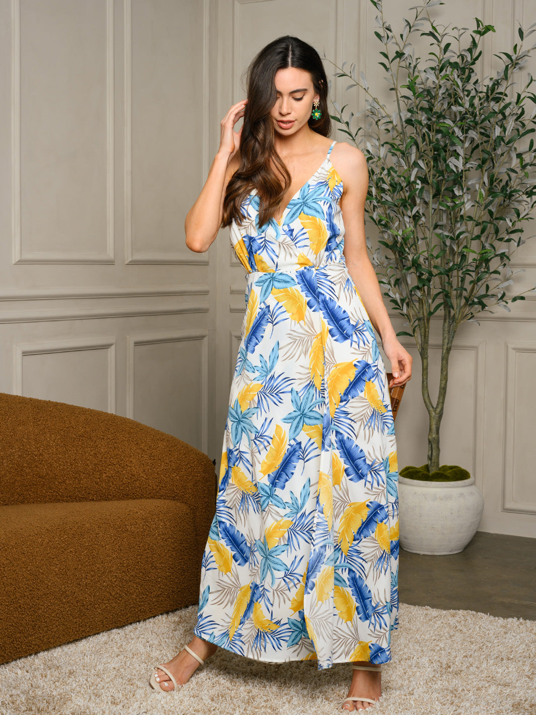 WOMEN'S SLEEVELESS V-NECK FLORAL MAXI DRESS