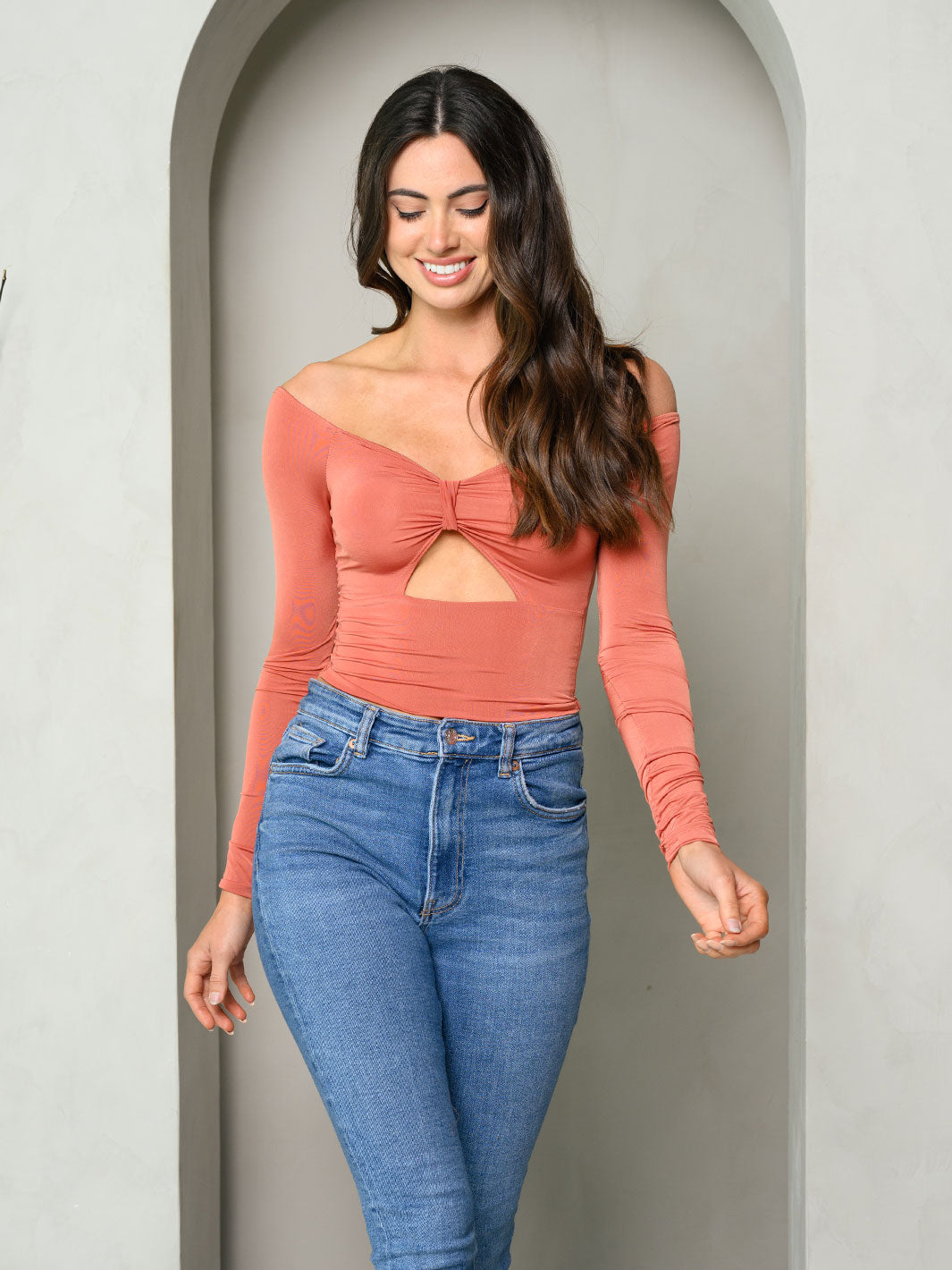 WOMEN'S LONG SLEEVE FRONT KNOT CUT OUT TOP