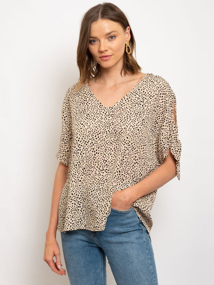 WOMEN'S POLKA DOTS V-NECK TOP