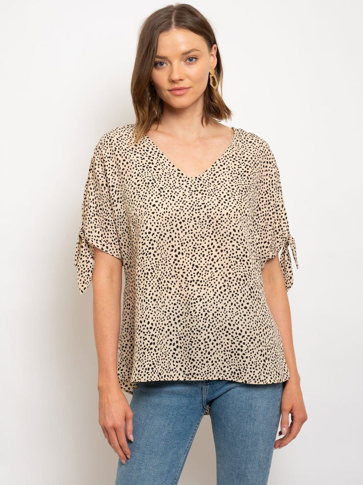 WOMEN'S POLKA DOTS V-NECK TOP