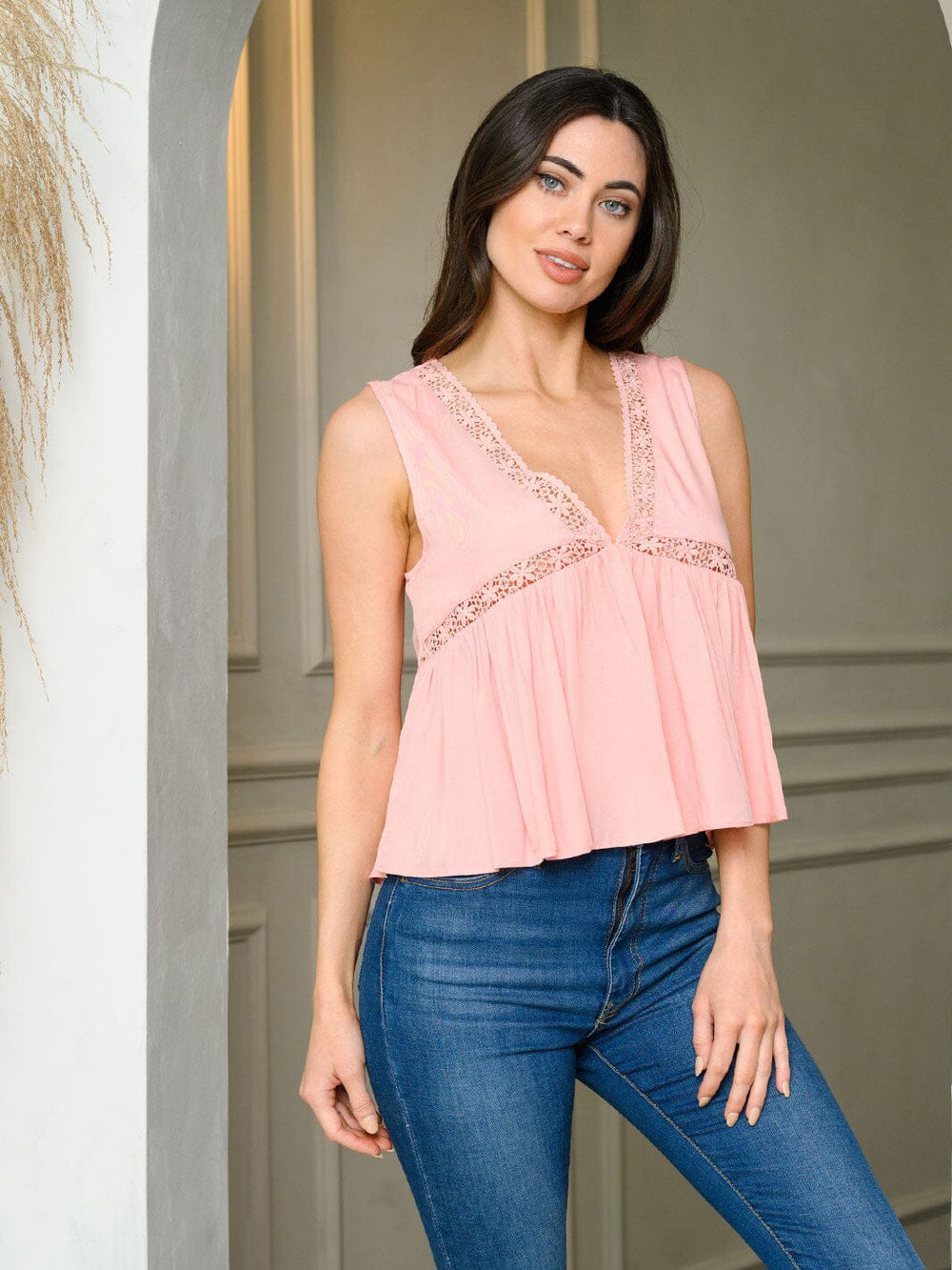 WOMEN'S SLEEVELESS V-NECK LACE TUNIC TOP