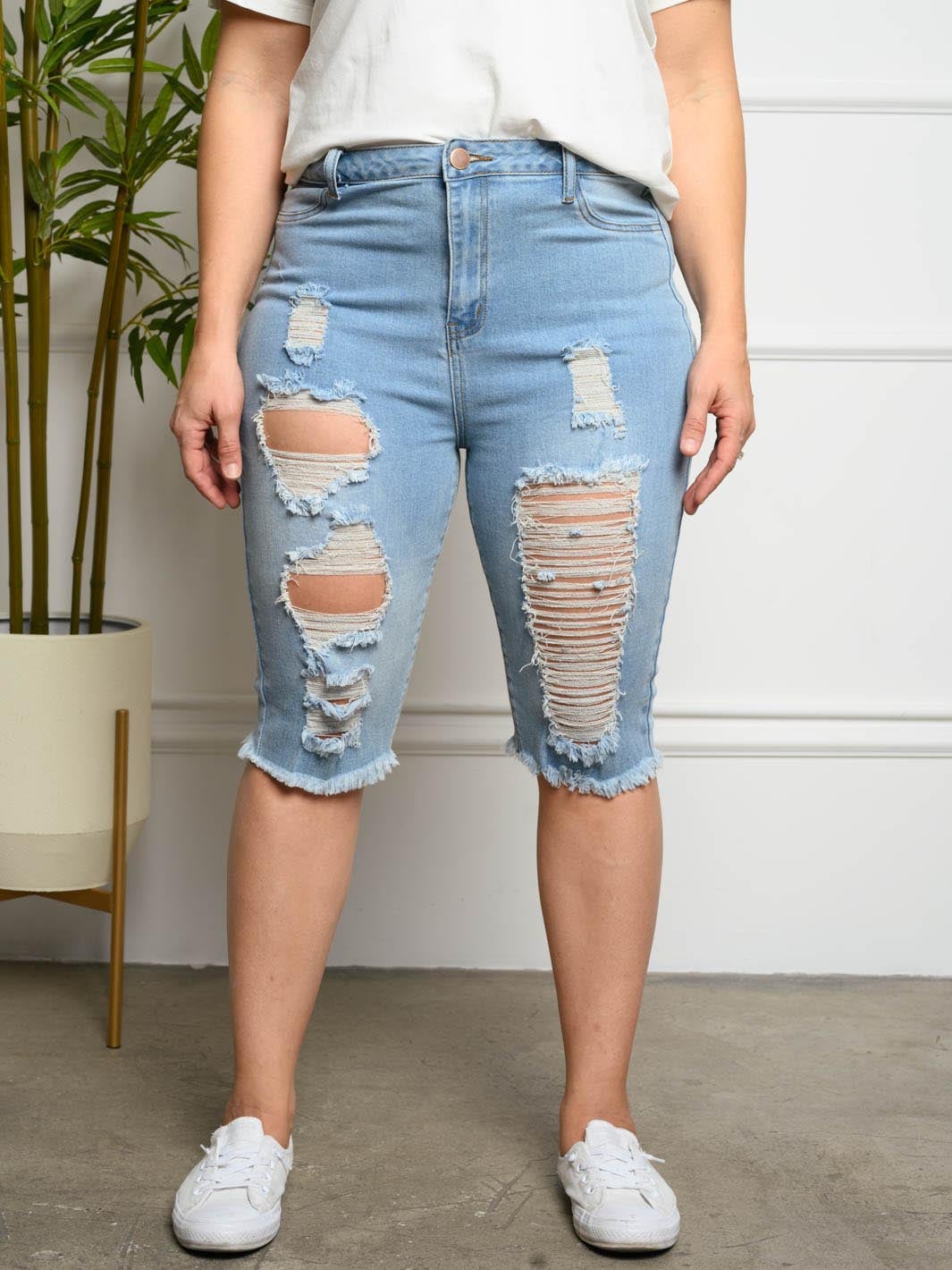 PLUS SIZE DISTRESS DENIM SHORTS