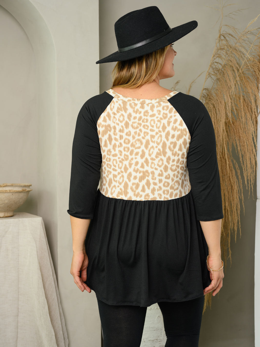 PLUS SIZE 3/4 SLEEVE ANIMAL PRINT TOP